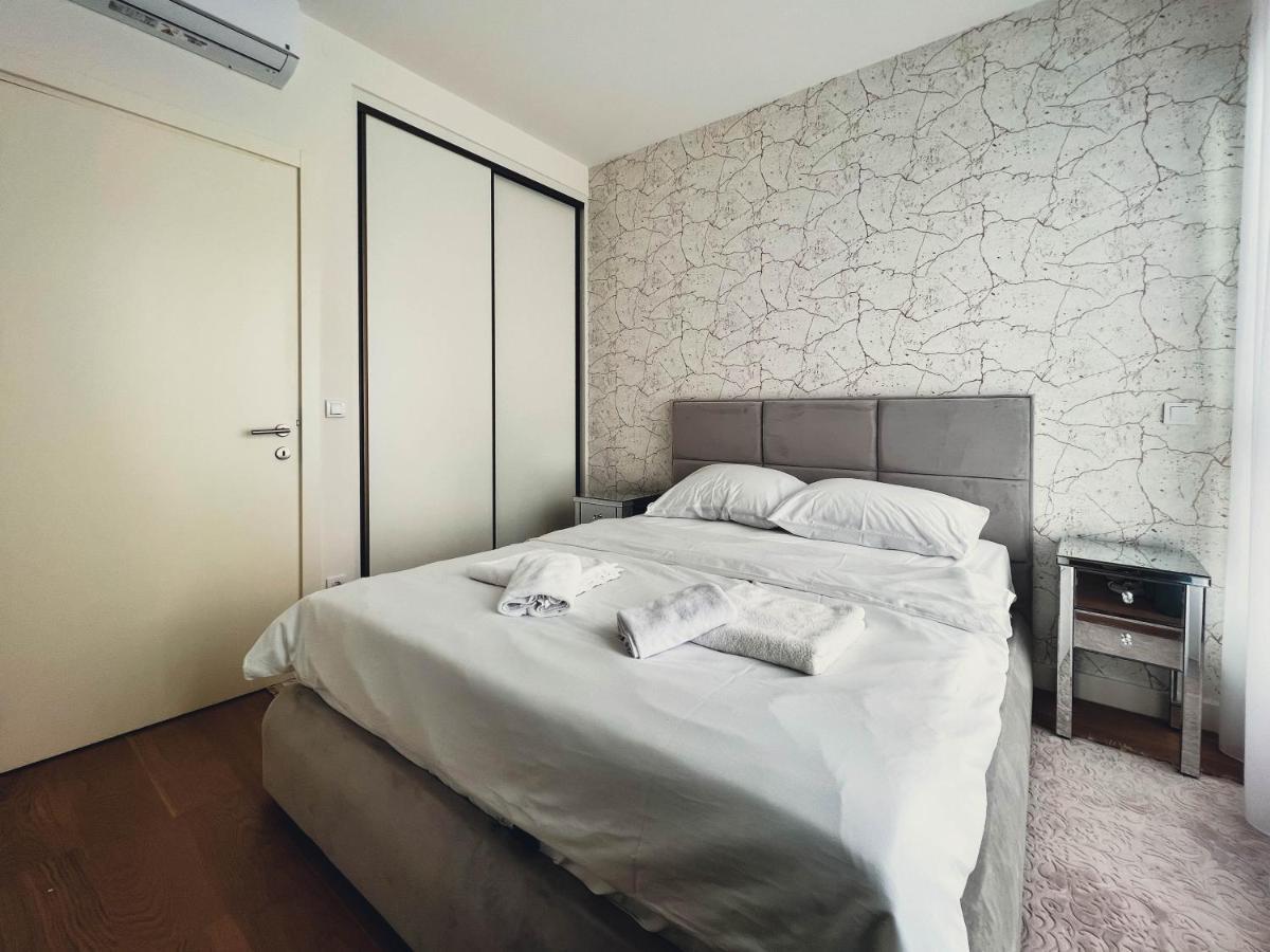Waterfront Luxury Suites Belgrade Extérieur photo